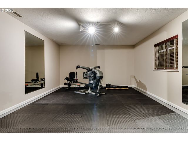 41925 DEERHORN Rd, Springfield, OR 97478