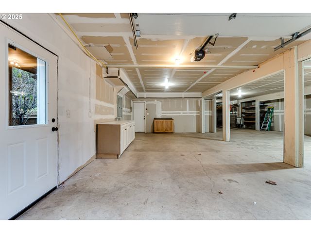 41925 DEERHORN Rd, Springfield, OR 97478