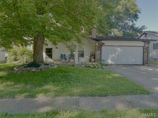 516 Queen Ann Drive, Hazelwood, MO 63042