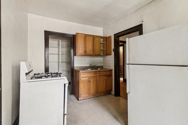 7111 S Emerald Avenue, Chicago, IL 60621