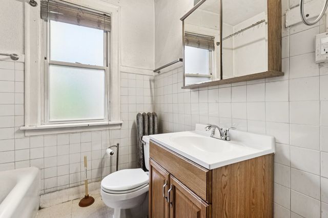 7111 S Emerald Avenue, Chicago, IL 60621