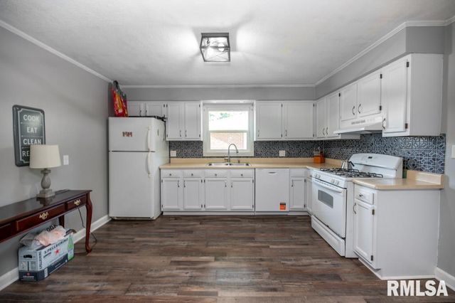 243 LAWNRIDGE Drive, Creve Coeur, IL 61610