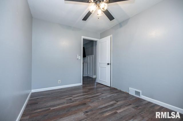 243 LAWNRIDGE Drive, Creve Coeur, IL 61610