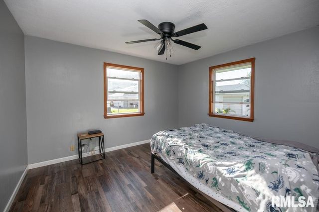 243 LAWNRIDGE Drive, Creve Coeur, IL 61610