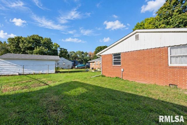 243 LAWNRIDGE Drive, Creve Coeur, IL 61610