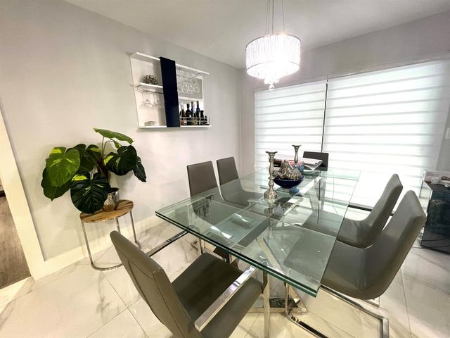 625 W Tropical Way, Plantation, FL 33317