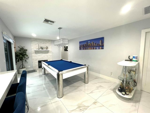 625 W Tropical Way, Plantation, FL 33317
