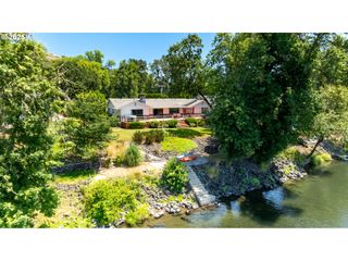 1036 ECHO Dr, Roseburg, OR 97470