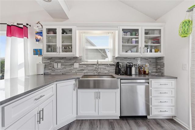 5313 NE Holiday Drive, Lee's Summit, MO 64064