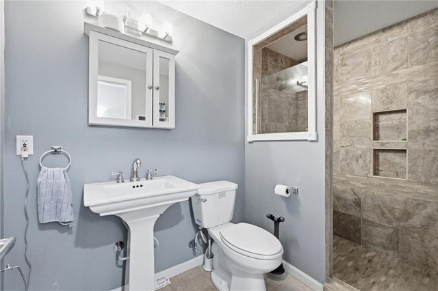 5313 NE Holiday Drive, Lee's Summit, MO 64064