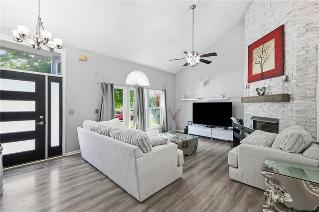 5313 NE Holiday Drive, Lee's Summit, MO 64064