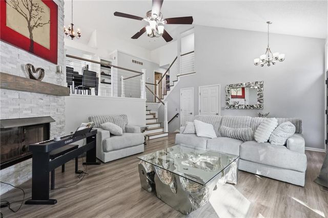 5313 NE Holiday Drive, Lee's Summit, MO 64064