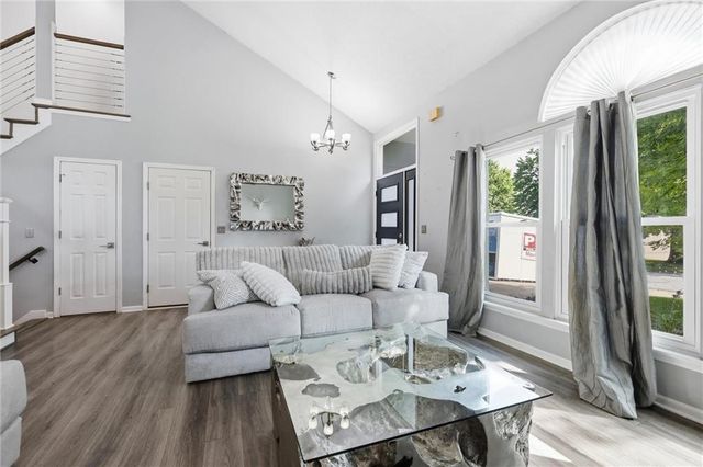 5313 NE Holiday Drive, Lee's Summit, MO 64064