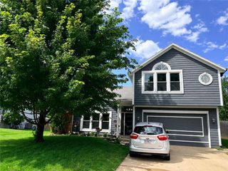5313 NE Holiday Drive, Lee's Summit, MO 64064