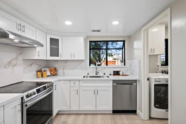 1203 Hollenbeck Avenue, Sunnyvale, CA 94087