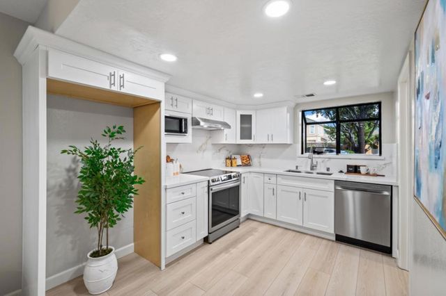 1203 Hollenbeck Avenue, Sunnyvale, CA 94087