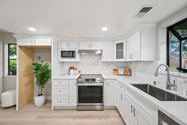 1203 Hollenbeck Avenue, Sunnyvale, CA 94087