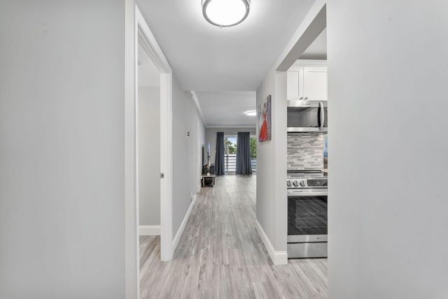 118 Lake Constance Drive, West Palm Beach, FL 33411