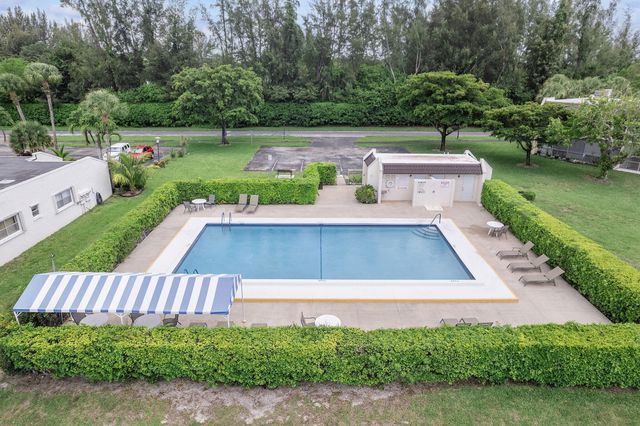 118 Lake Constance Drive, West Palm Beach, FL 33411