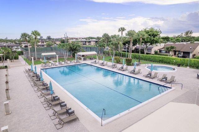118 Lake Constance Drive, West Palm Beach, FL 33411