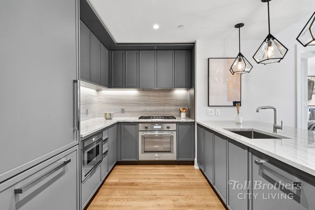 218 W 103rd St Apt 8G, New York City, NY 10025