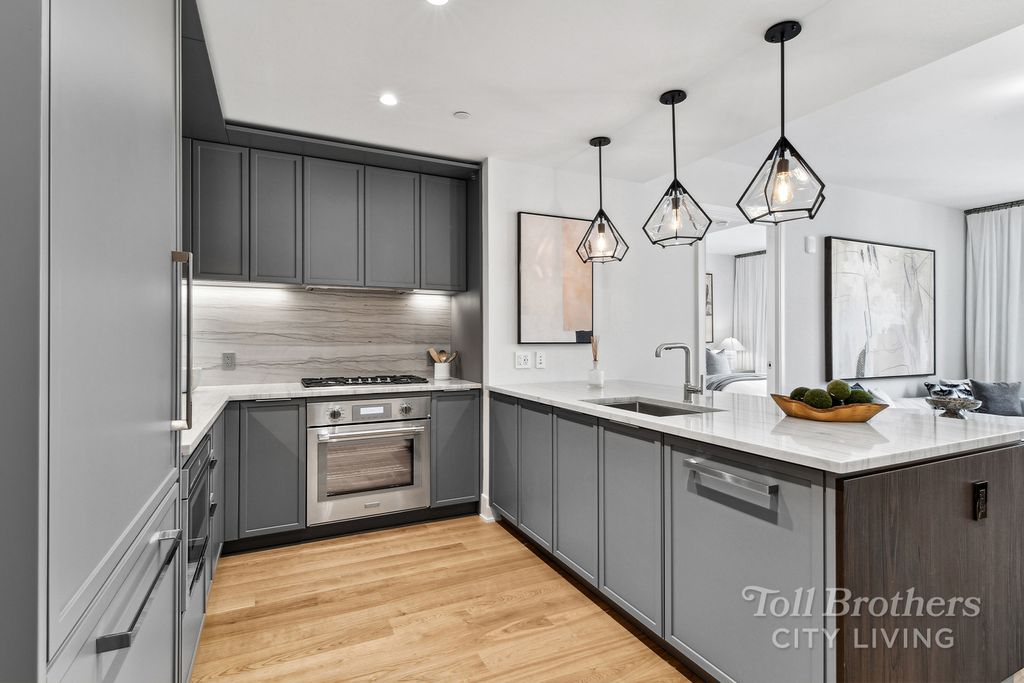 218 W 103rd St Apt 8G, New York City, NY 10025