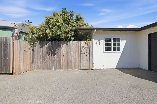 726 Weelo Drive, Costa Mesa, CA 92627