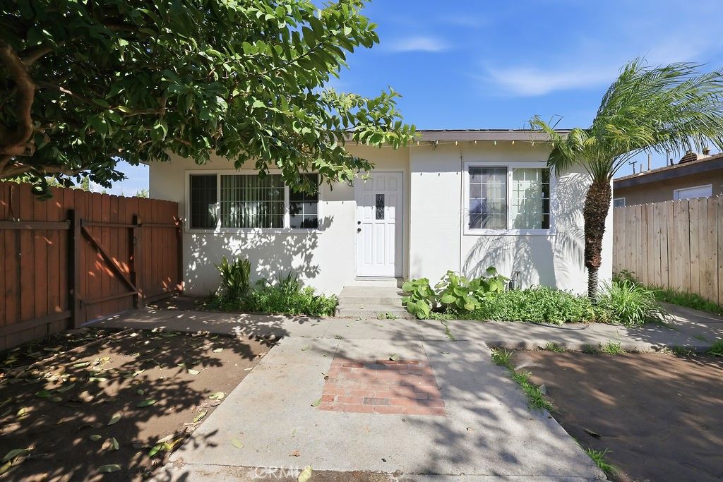 726 Weelo Drive, Costa Mesa, CA 92627