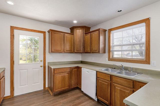 2675 N National Avenue, Springfield, MO 65803