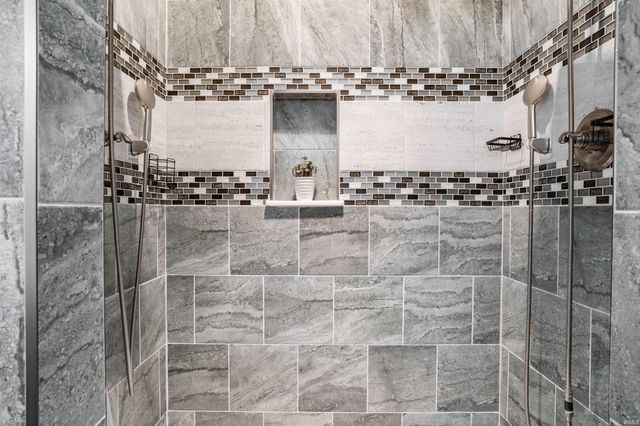 2227 Blue Harbor Drive, Fort Wayne, IN 46804