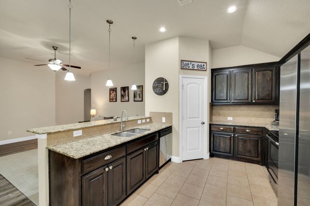 201 Winters Edge Drive, Red Oak, TX 75154