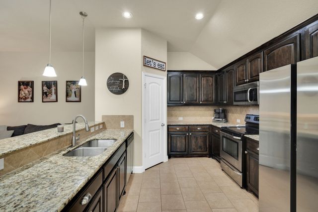 201 Winters Edge Drive, Red Oak, TX 75154