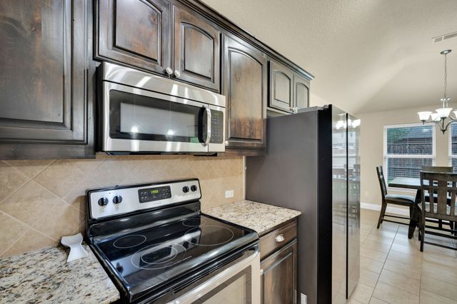 201 Winters Edge Drive, Red Oak, TX 75154