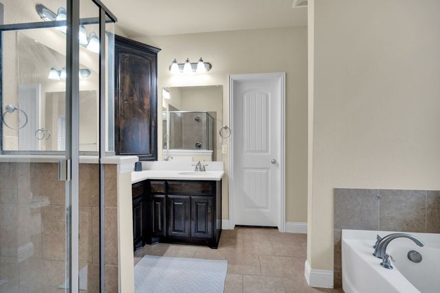 201 Winters Edge Drive, Red Oak, TX 75154