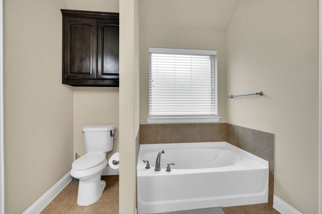201 Winters Edge Drive, Red Oak, TX 75154