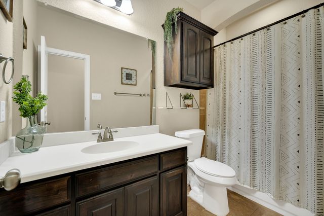 201 Winters Edge Drive, Red Oak, TX 75154