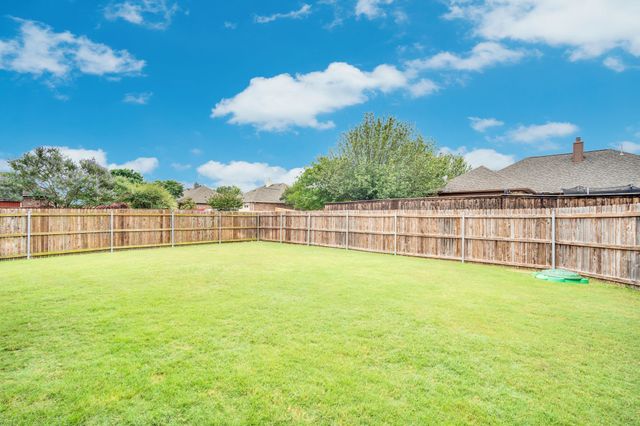201 Winters Edge Drive, Red Oak, TX 75154