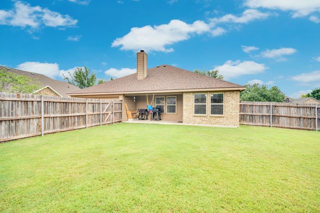 201 Winters Edge Drive, Red Oak, TX 75154