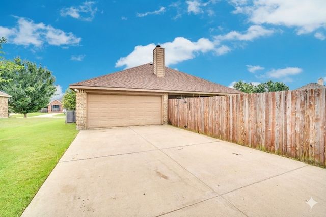 201 Winters Edge Drive, Red Oak, TX 75154