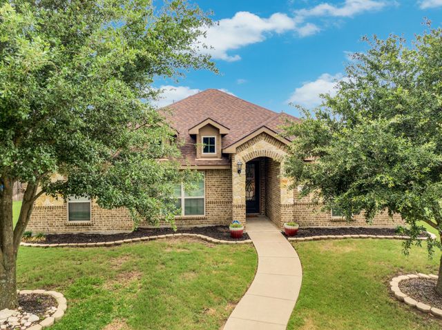 201 Winters Edge Drive, Red Oak, TX 75154
