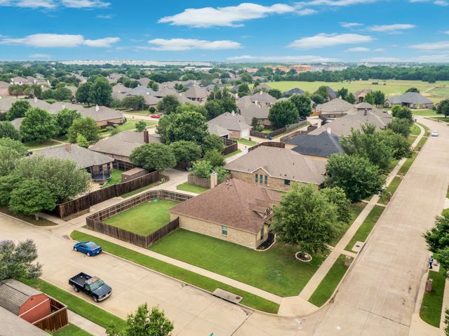 201 Winters Edge Drive, Red Oak, TX 75154