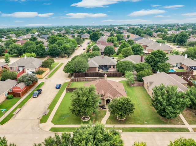 201 Winters Edge Drive, Red Oak, TX 75154