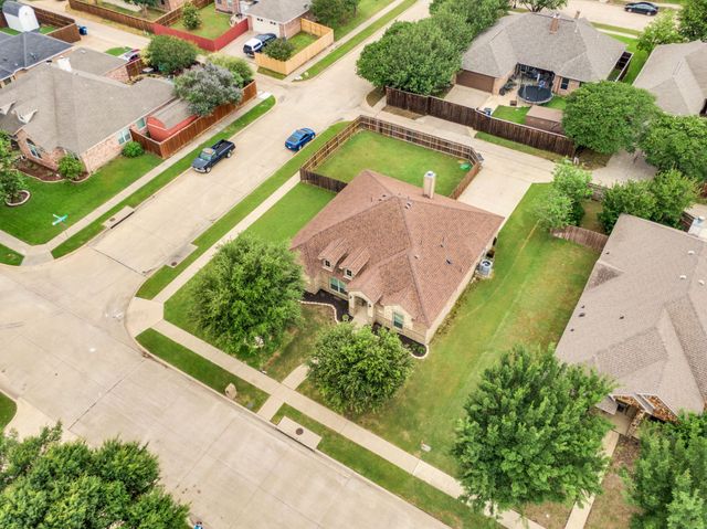 201 Winters Edge Drive, Red Oak, TX 75154