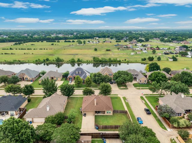 201 Winters Edge Drive, Red Oak, TX 75154