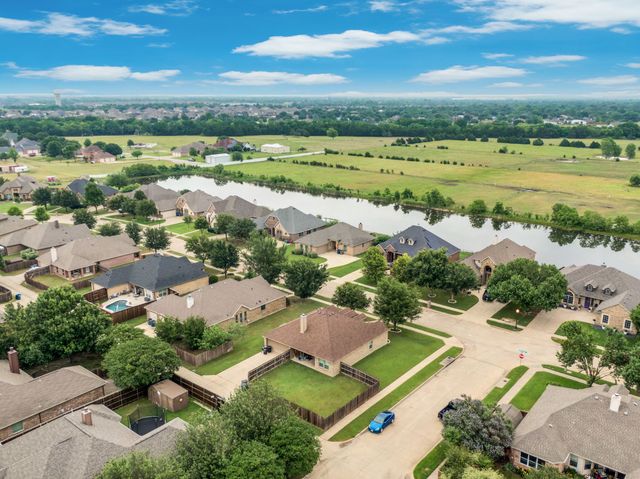 201 Winters Edge Drive, Red Oak, TX 75154