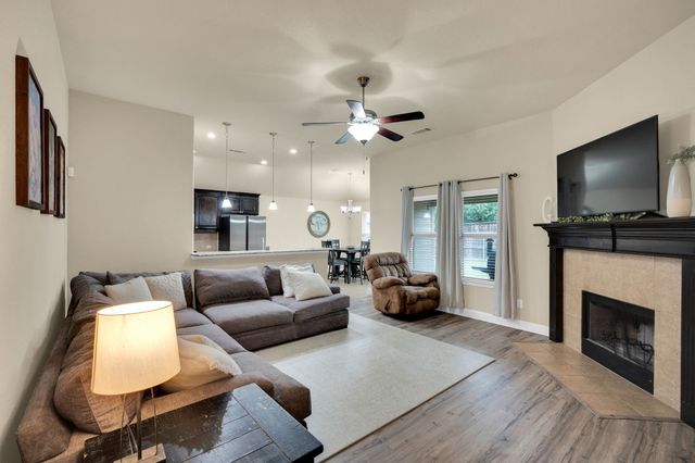 201 Winters Edge Drive, Red Oak, TX 75154
