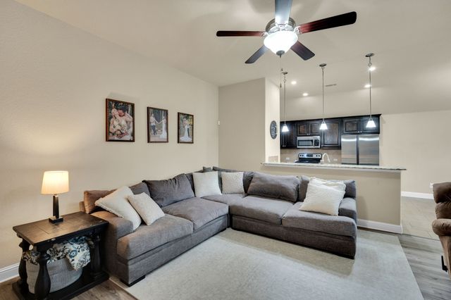 201 Winters Edge Drive, Red Oak, TX 75154