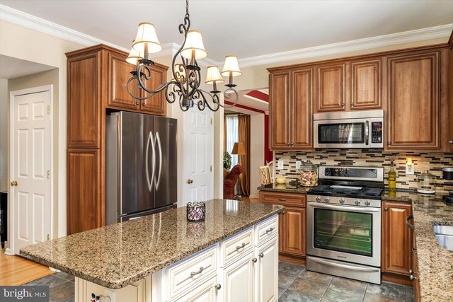 7 REMBRANDT WAY, East Windsor, NJ 08520