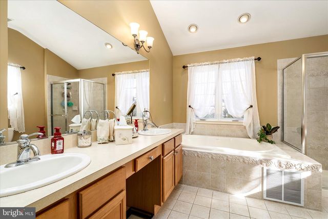 7 REMBRANDT WAY, East Windsor, NJ 08520