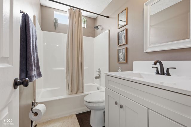 8940 Woodlark Drive, Fishers, IN 46038
